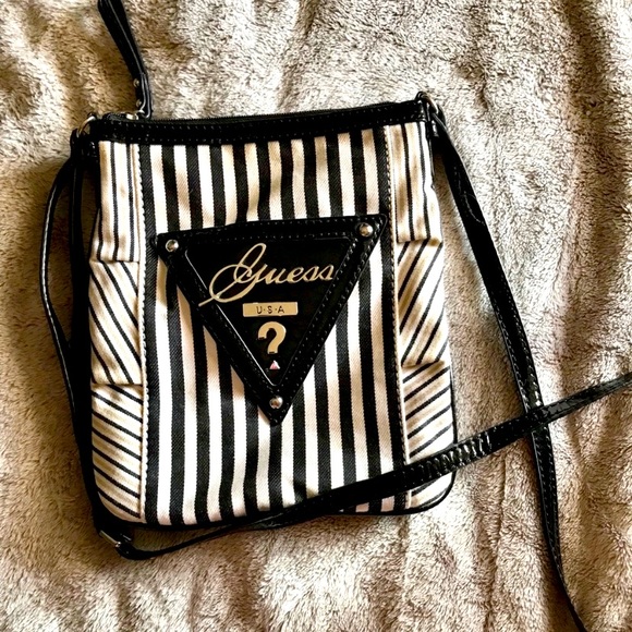 Guess Handbags - Original GUESS crossbody EUC